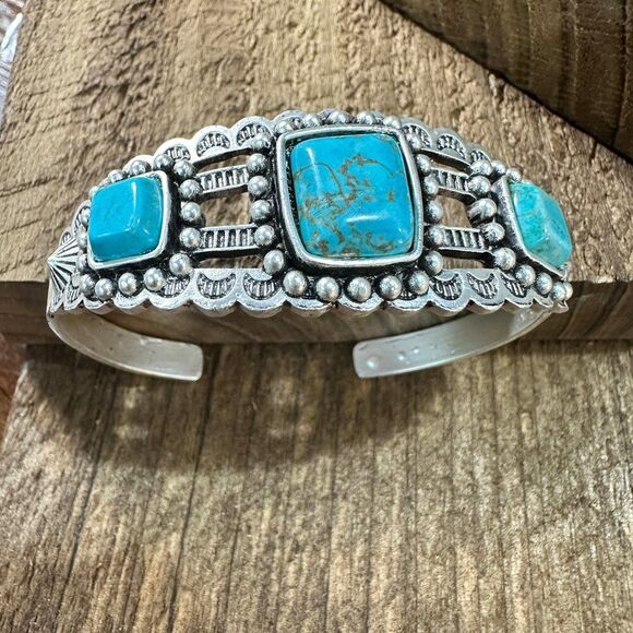 Turquoise Cuff‎ Bracelet in Antique Silver Style, Boho Southwestern Cuff, Ships - Picture 8 of 9